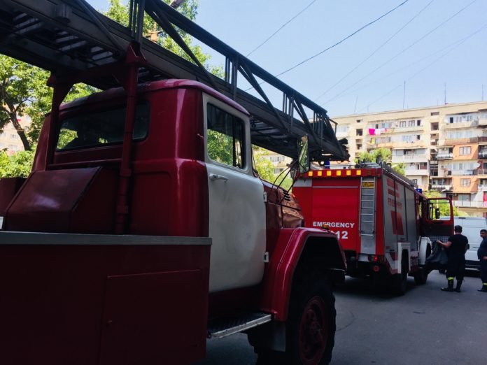 39388162_222437741736573_4347771436413222912_n