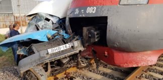 რუსთავში მატარებელი მიკროავტობუსს შეეჯახა (+ფოტო)