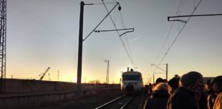 ირაკლი ტაბაღუა რუსთაველ სტუდენტებთან ერთად რუსთავიდან თბილისში მატარებლით იმგზავრებს