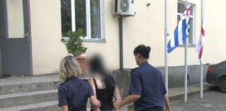 პოლიციამ 31 წლის ქალისგან ცეცხლსასროლი იარაღი და საბრძოლო მასალა ამოიღო(+ფოტო)