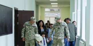 მშვიდობისმყოფელების შვილები პირველ კლასში მამის მეგობრებმა მიიყვანეს (+ფოტო)