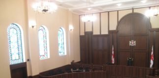 სასამართლო პროცესის დროს ადვოკატი გარდაიცვალა