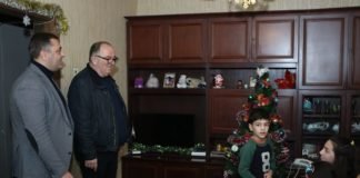 რუსთავის მერმა სოციალურად დაუცველ ოჯახებს საახალწლო ნობათი გადასცა