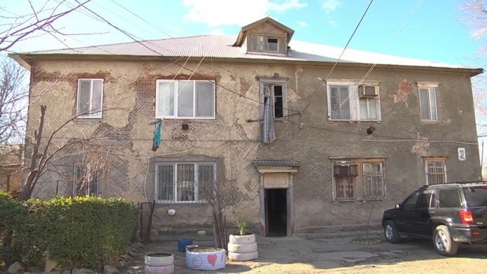 chyondideli avariuli saxlebi