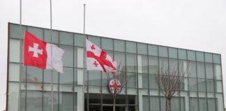 ქვემო ქართლში ადმინისტრაციულ შენობებთან საქართველოს დროშა დაეშვა