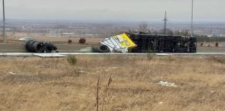 მაგისტრალზე ტრაილერი გადაბრუნდა