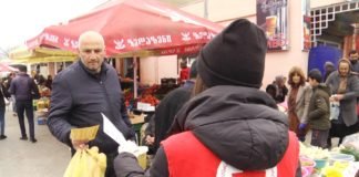 გარდაბანში მოხალისეებმა მოსახლეობას ორენოვანი საინფორმაციო ბროშურები დაურიგეს