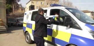 რუსთავში რესტორანმა “იმპერიამ” სხვადასხვა პროფესიის ადამიანებს საკვები სამსახურებში მიუტანა