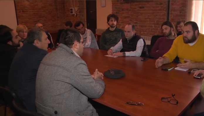 received_607823740065853