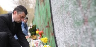 საქართველოს პრემიერ-მინისტრმა 9 აპრილის მემორიალი ტიტებით შეამკო