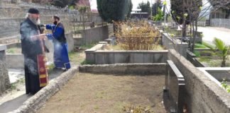 პატრიარქის კურთხევით სამღვდელოებამ რუსთავში საფლავები აკურთხა