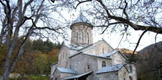 ყინწვისის მონასტრის წინამძღვარმა არქიმანდრიტი ცივი იარაღით დაჭრა