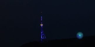 „ერთად უფრო ძლიერები ვართ!“ – თბილისის ანძა ევროკავშირის დროშის ფერებში განათდა