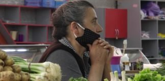 ე.წ. სტამბოლის აგრარულ ბაზარში მოვაჭრეები საქმიანობას ხელთათმანების გარეშე ახორციელებენ