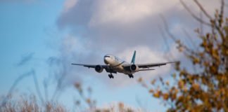 პაკისტანში თვითმფრინავი, რომელშიც 107 მგზავრი იმყოფებოდა,საცხოვრებელ ზონაში ჩამოვარდა