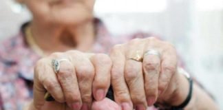 მამაკაცი, რომელიც ლოგინად ჩავარდნილ 88 წლის ბებიაზე ძალადობდა სასამართლომ დამნაშავედ ცნო