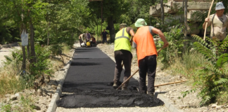 რუსთავის მარცხენა სანაპიროზე გზებისა და შიდა ეზოების სარეაბილიტაციო სამუშაოები მიმდინარეობს