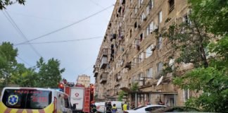 რუსთავში ლიფტში ბავშვი გაიჭედა