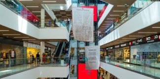 დღეს სავაჭრო ობიექტების უმრავლესობა იხსნება,გაიხსნა ღია ტიპის რესტორნები