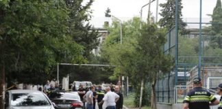 ვარკეთილში მამაკაცი 15 წუთის განმავლობაში შენობიდან სხვადასხვა მიმართულებით ისროდა