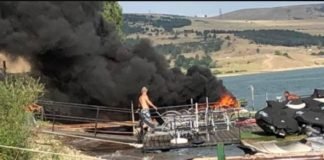 ნაპირზე კატერს ცეცხლი გაუჩნდა