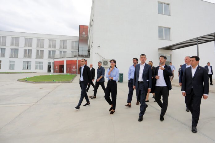 117872245_3283979941661928_4614205549949759148_o