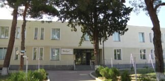 ბაღში ბავშვის მიყვანისას,მშობლები სააღმზრდელო დაწესებულების შენობაში ვერ შევლენ