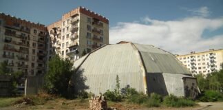 მე-8 მიკრორაიონში,თეატრონის შენობის ადგილას, გასართობ-შემეცნებითი ცენტრი მოეწყობა
