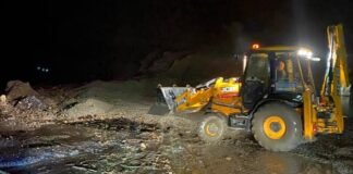 მესტიისკენ მიმავალ გზაზე, „შავ ღელესთან“ მეწყერი ჩამოწვა