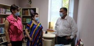 ბოლნისის მერიამ სკოლებს საჩუქრად წიგნები გადასცა