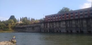 რუსთავში, მტკვარში 13 წლის მოზარდს ეძებენ