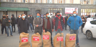 “არჩევნები არ გაყალბებულა”- აქტივისტებმა ენმ-ს ტყუილების გუდები აჩუქეს