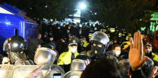 ცესკო-ს შენობასთან სამართალდამცველებმა წყლის ჭავლი გამოიყენეს ფოტო- Ipn.ge