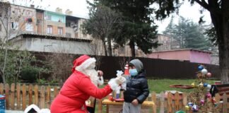 ბოლნისის მუნიციპალიტეტმა ბაღების აღსაზრდელებს საახალწლო ნობათები გადასცა