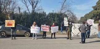 პრემიერის ვიზიტის პარალალელურად, რუსთავში აქტივისტებმა ჰაერის დაბინძურება გააპროტესტეს