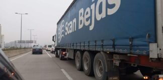 რუსთავის შემოსასვლელთან საავტომობილო მოძრაობა შეფერხებულია