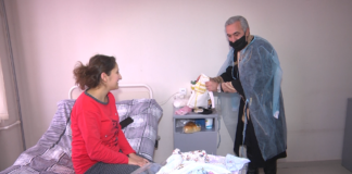 „რუსთავის ჩოხოსანთა სადროშომ“ ახალშობილებს საჩუქრები გადასცა