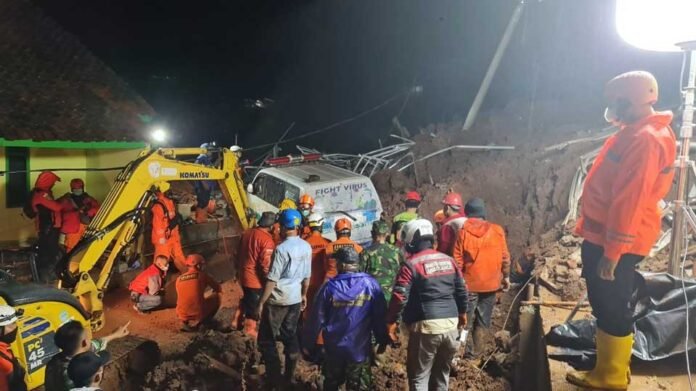 1610260219-ინდონეზია-მეწყერი