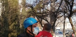 რუსთავში მეხანძრეებმა ცეცხლმოკიდებული კორპუსიდან ბავშვები გამოიყვანეს