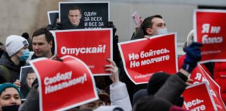 რუსეთში აქციებზე 900-მდე პირი დააკავეს