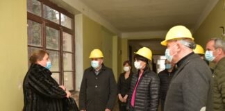 სოფელ კუმისის საჯარო სკოლას რეაბილიტაცია უტარდება