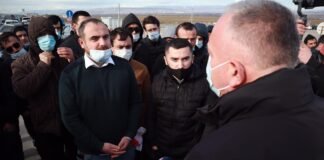 რეხვიაშვილი აქციის მონაწილეებს: ადამიანურად დავილაპარაკოთ