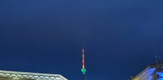 თბილისის ანძა ლიეტუვის სახელმწიფო დროშის ფერებში განათდა