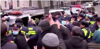 პარლამენტთან სამართალდამცველებსა და აქტივისტებს შორის ფიზიკური დაპირისპირება მოხდა