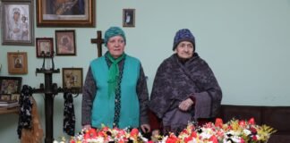 ყვავილები მოხუცებისთვის – “ქსენონის” ბენეფიციარებს 8 მარტი მიულოცეს