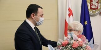 პრემიერი მთავრობის ადმინისტრაციაში აზერბაიჯანელ თანამოქალაქეებს ხვდება