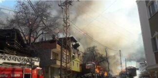 თურქეთში ძლიერი ხანძრის შედეგად 50-ზე მეტი საცხოვრებელი სახლი დაიწვა