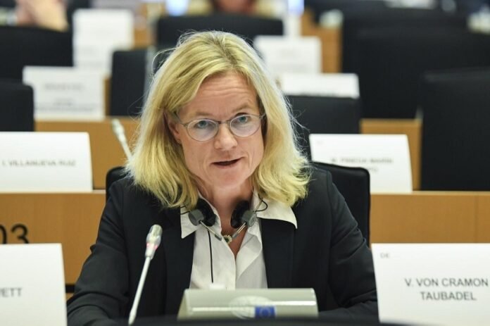 e7b532df1b9de1e4c791076ee8d5c1f3_XL