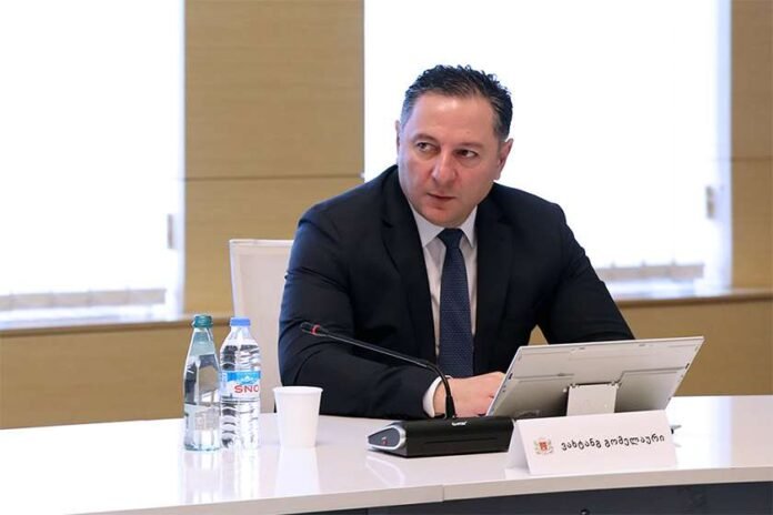 gomelauriiiiiiiiiiii