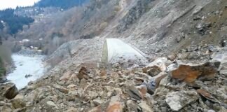 ზუგდიდი-მესტიის გზაზე კლდოვანი მასა ჩამოწვა